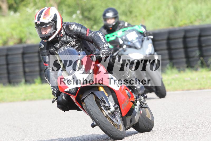 /Archiv-2025/10 23.04.2025 Cornu Master School ADR/gruen-vert/313